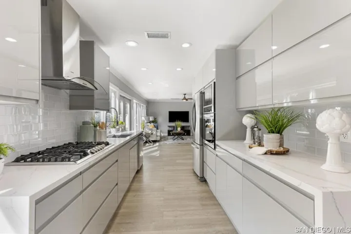 18771 Flagstaff Ln, Huntington Beach, California 92646