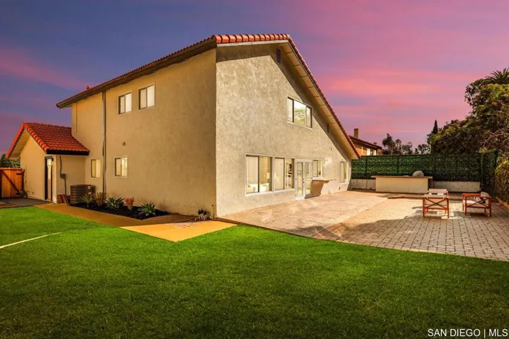 18771 Flagstaff Ln, Huntington Beach, California 92646