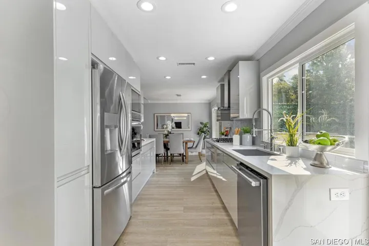 18771 Flagstaff Ln, Huntington Beach, California 92646