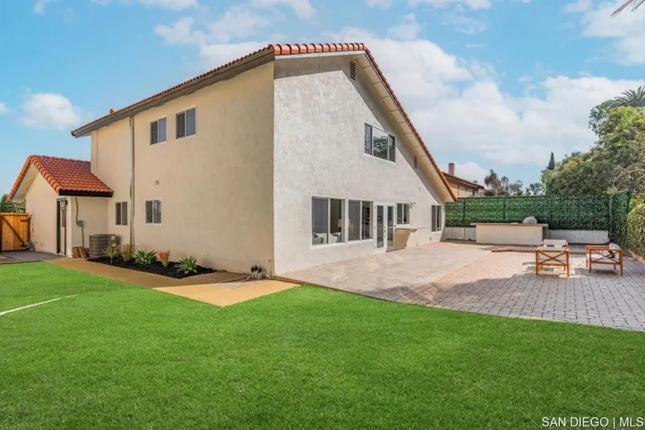 18771 Flagstaff Ln, Huntington Beach, California 92646