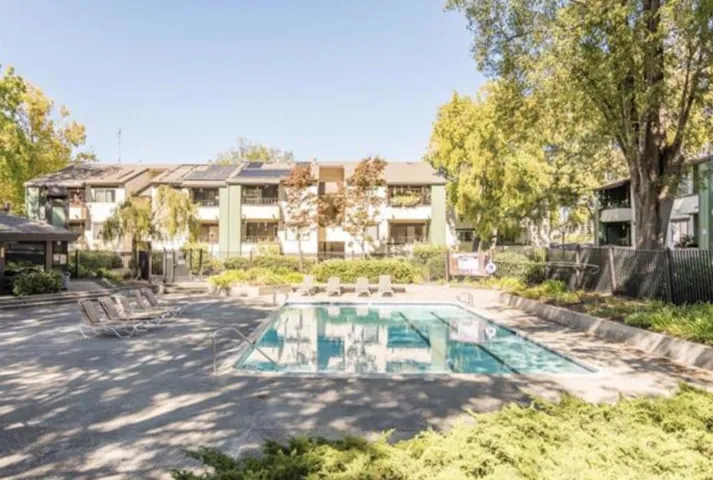 777 San Antonio Road 38, East Palo Alto, California 94303