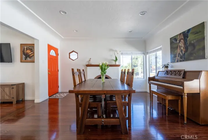 10526 Rhodesia Avenue, Sunland, California 91040