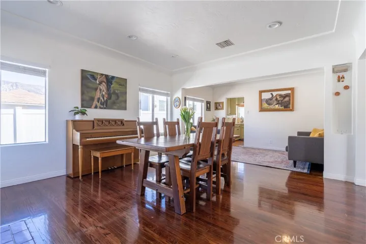10526 Rhodesia Avenue, Sunland, California 91040