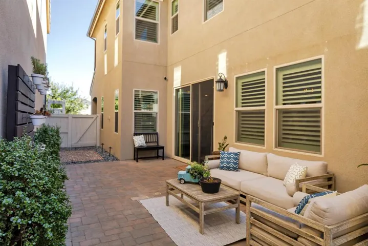 21618 Saddle Bred Lane, Escondido, California 92029