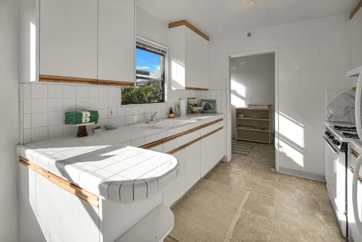 511 Laguna Street, Santa Cruz, California 95060