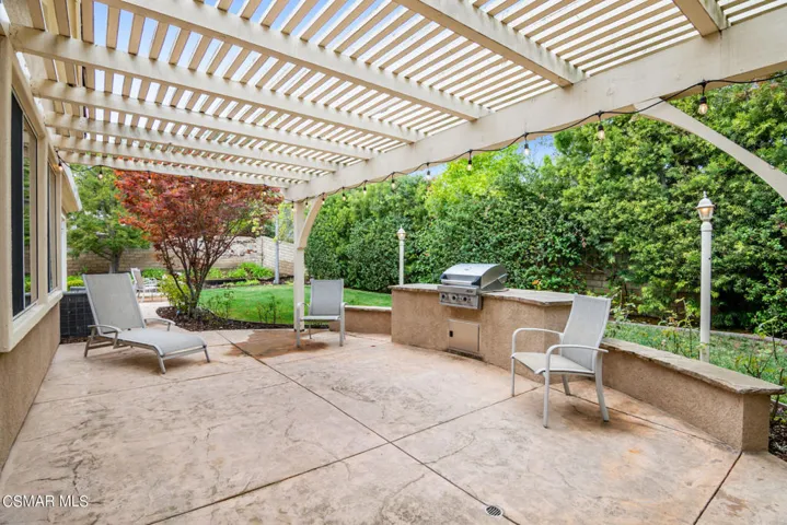 Back Yard w/ Built-In BBQ
