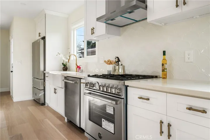 8314 Holy Cross Pl, Los Angeles, California 90045