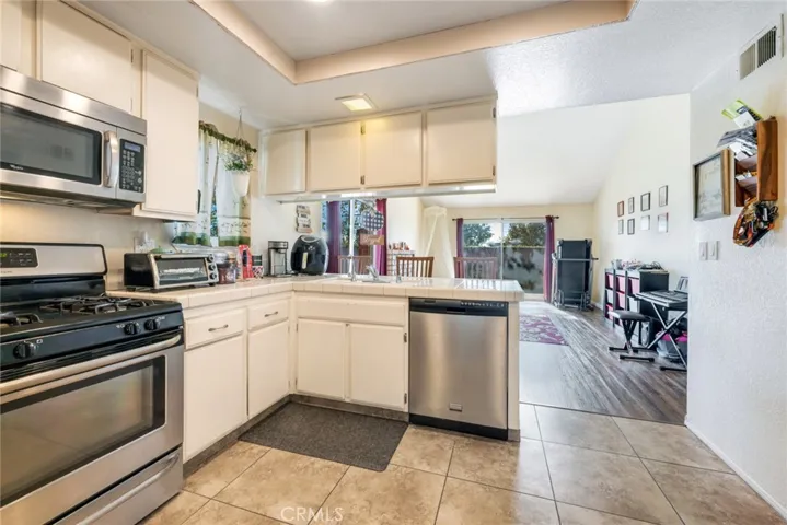 713 E Margarita Road, Rialto, California 92376