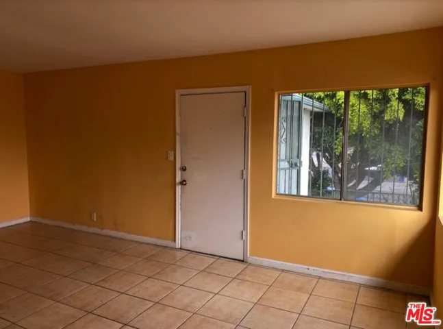 2610 1/2 W Florence Avenue, Los Angeles, California 90043