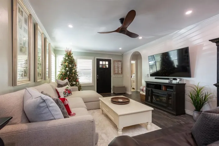 Family Room Christmas Decor