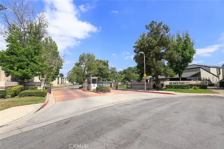 Walking distance from Puente Hills Mall, Schabarum Regional Park, and schools.