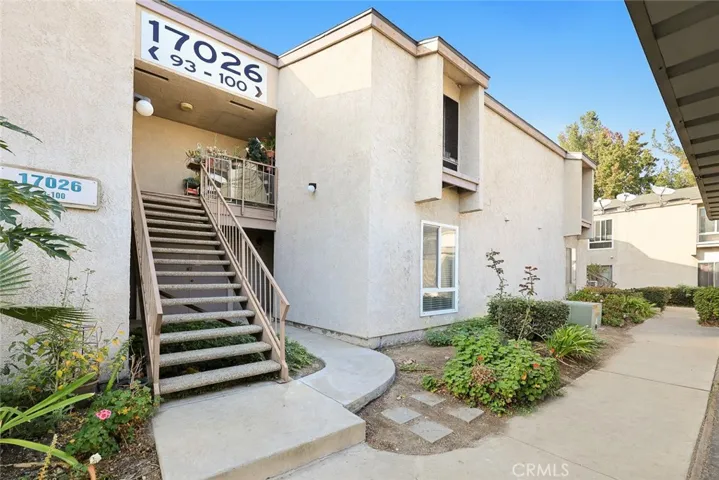 Newly upgraded downstairs unit located in Hacienda Pine gated community.