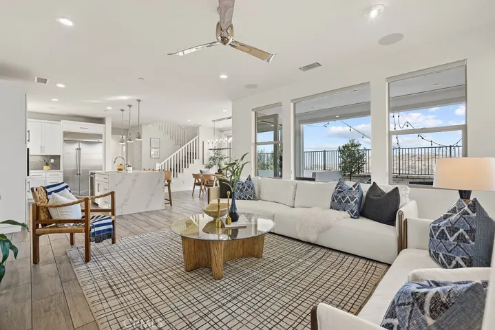 327 Laurel, Lake Forest, California 92630