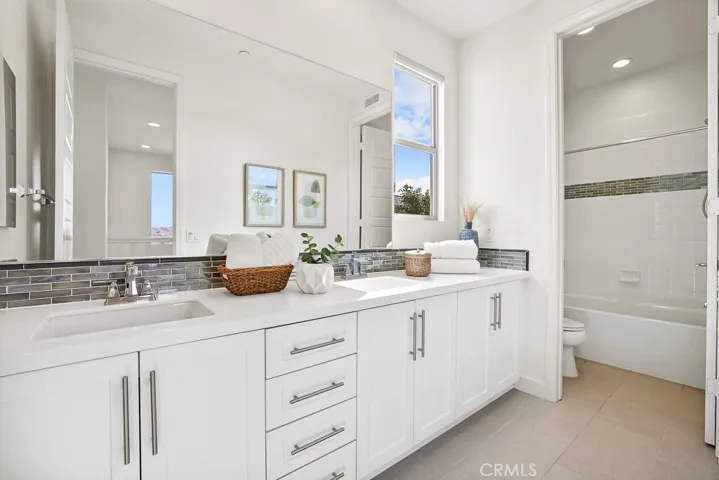 327 Laurel, Lake Forest, California 92630