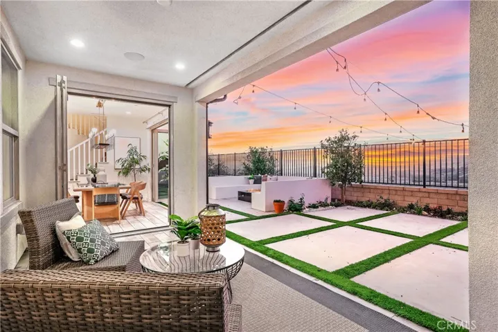 327 Laurel, Lake Forest, California 92630