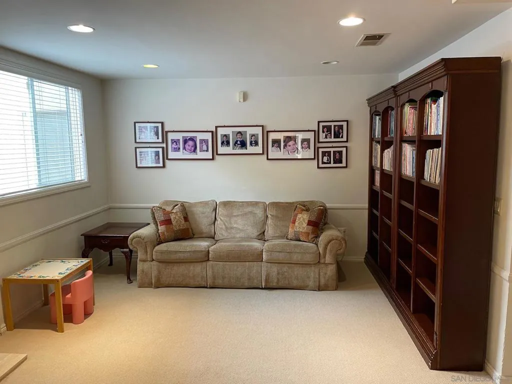 8206 Caminito Lacayo, California home-pic-2