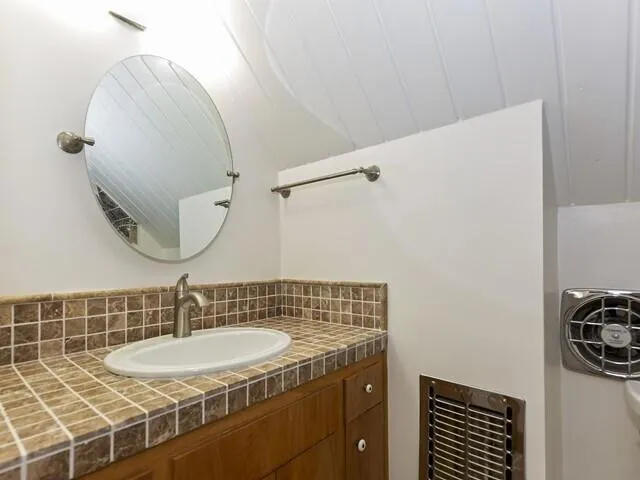 024_Bathroom