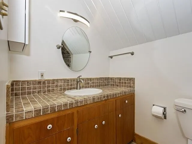 018_Bathroom