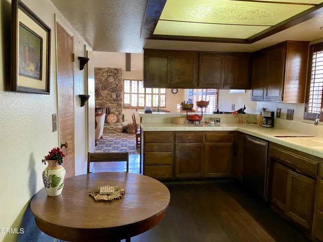 Eat-in kitchen