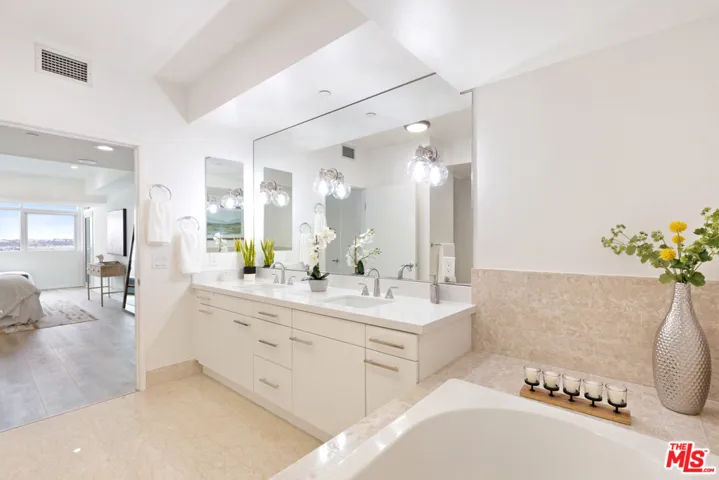 13600 Marina Pointe Drive 1008, Marina Del Rey, California 90292
