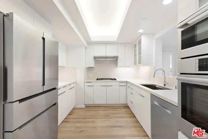 13600 Marina Pointe Drive 1008, Marina Del Rey, California 90292