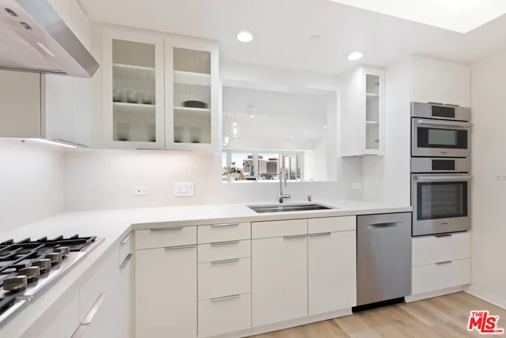 13600 Marina Pointe Drive 1008, Marina Del Rey, California 90292