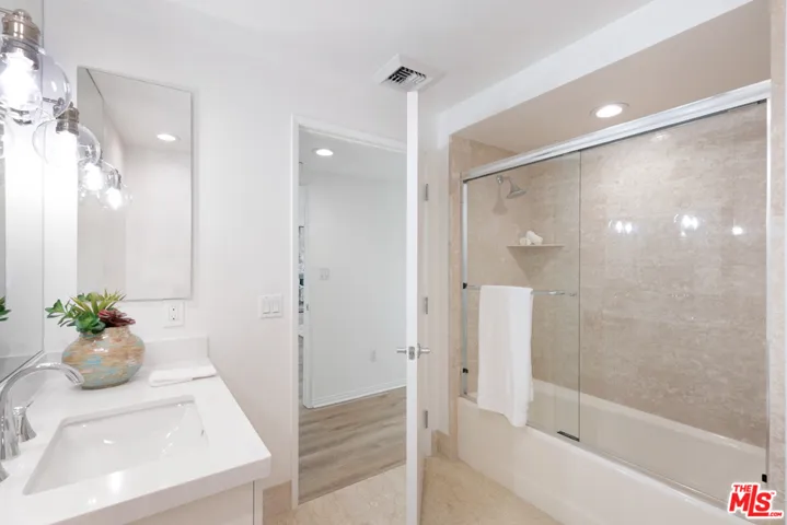 13600 Marina Pointe Drive 1008, Marina Del Rey, California 90292
