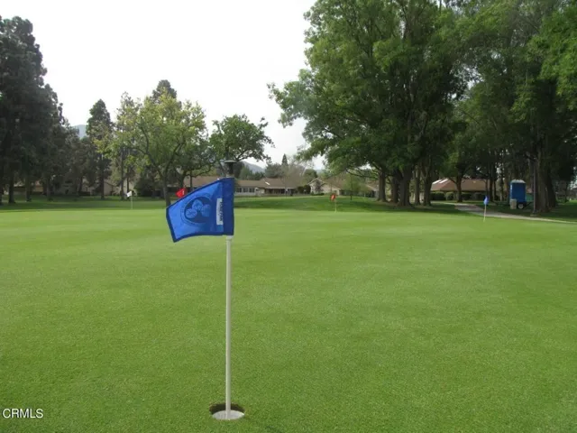 Golf course nearby