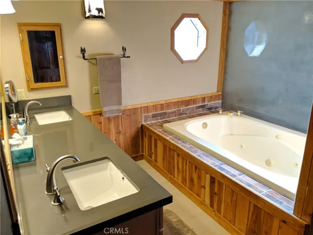 master sinks and spa tub