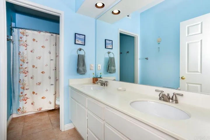 1989 Ridge Way, Escondido, California 92029