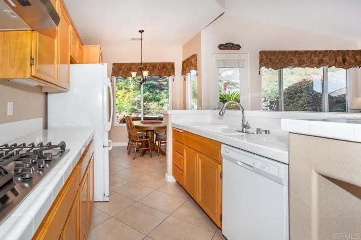 1989 Ridge Way, Escondido, California 92029