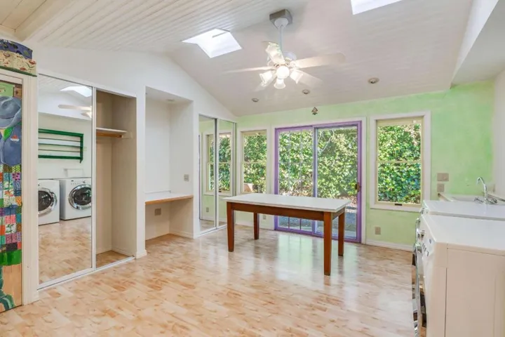 25228 La Loma Drive, Los Altos Hills, California 94022