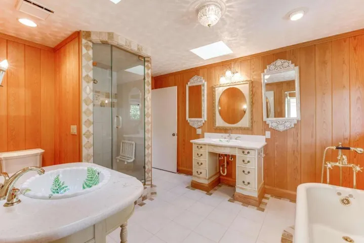 25228 La Loma Drive, Los Altos Hills, California 94022