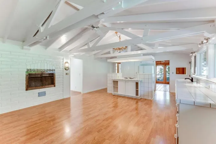 25228 La Loma Drive, Los Altos Hills, California 94022