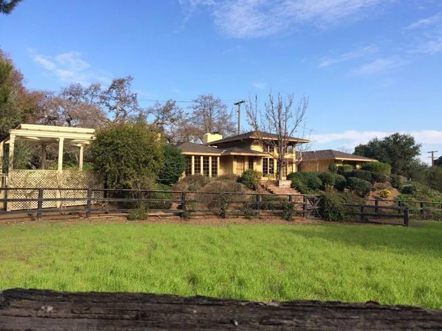 25228 La Loma Drive, Los Altos Hills, California 94022