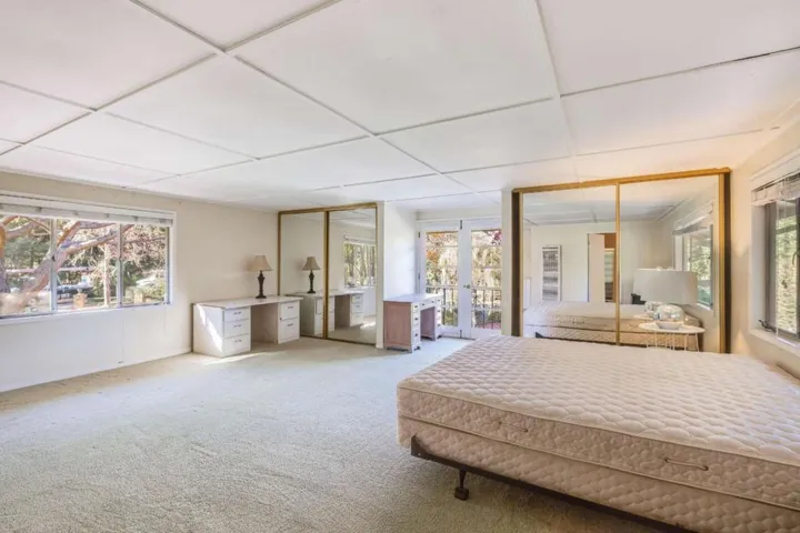 25228 La Loma Drive, Los Altos Hills, California 94022