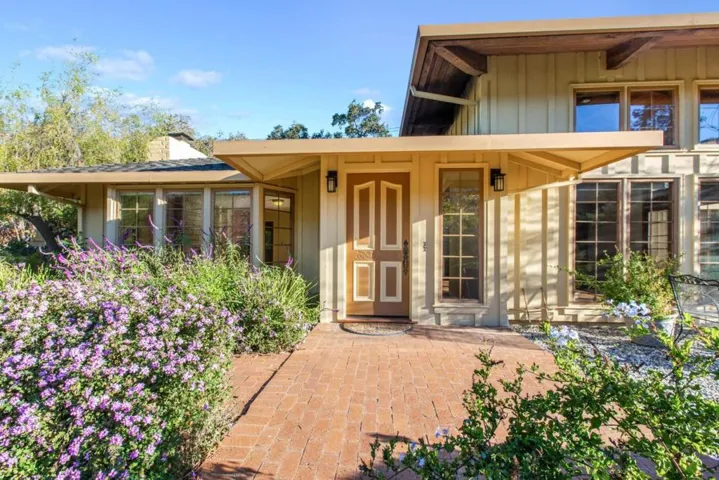 25228 La Loma Drive, Los Altos Hills, California 94022