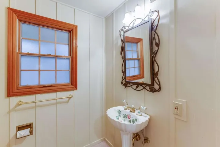 25228 La Loma Drive, Los Altos Hills, California 94022