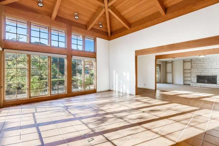 25228 La Loma Drive, Los Altos Hills, California 94022