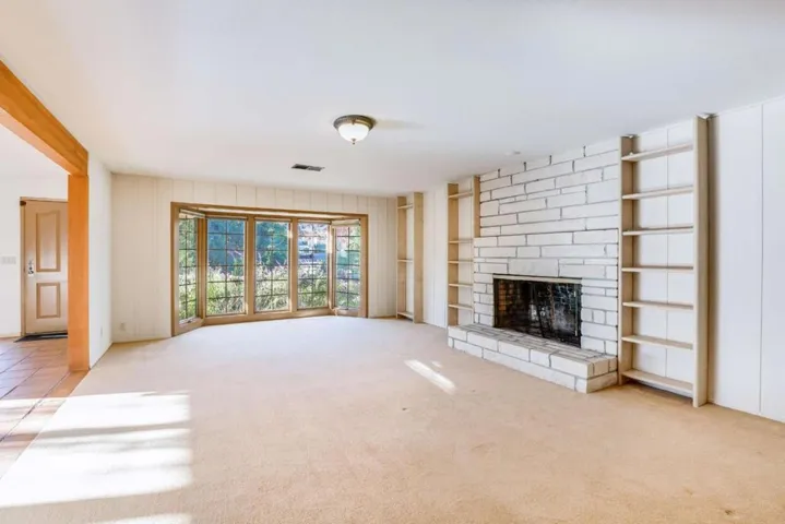 25228 La Loma Drive, Los Altos Hills, California 94022