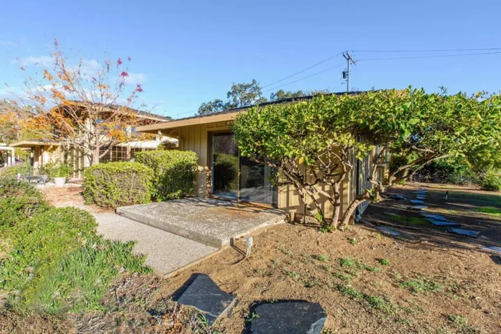 25228 La Loma Drive, Los Altos Hills, California 94022