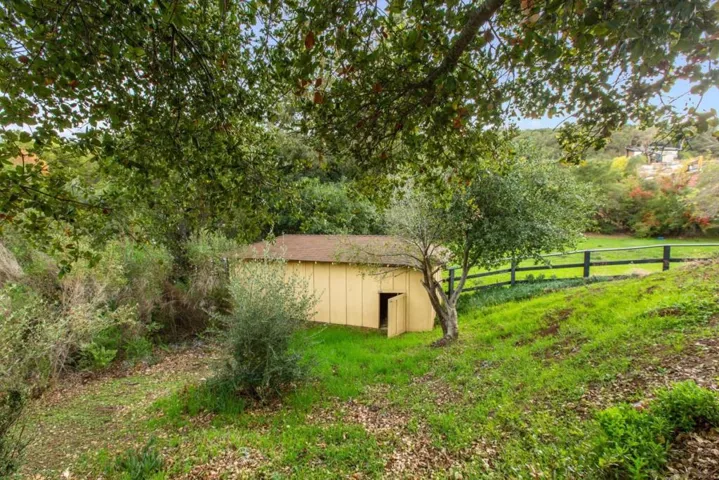 25228 La Loma Drive, Los Altos Hills, California 94022