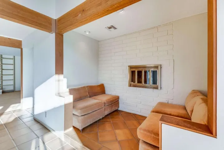 25228 La Loma Drive, Los Altos Hills, California 94022