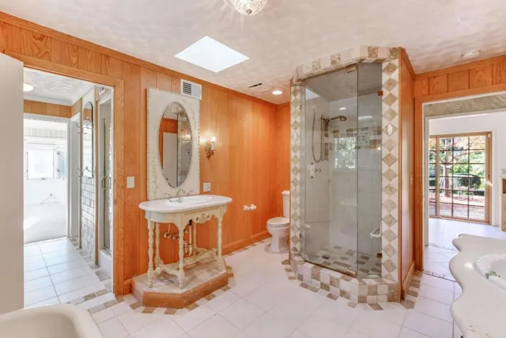 25228 La Loma Drive, Los Altos Hills, California 94022