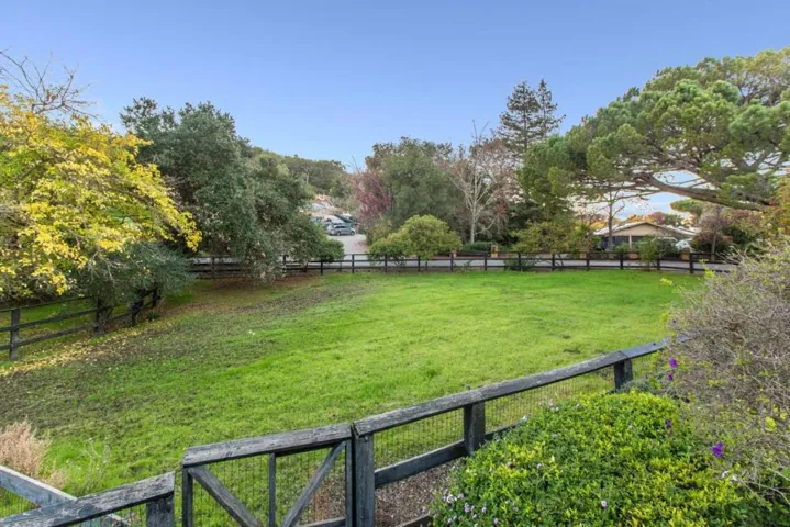 25228 La Loma Drive, Los Altos Hills, California 94022