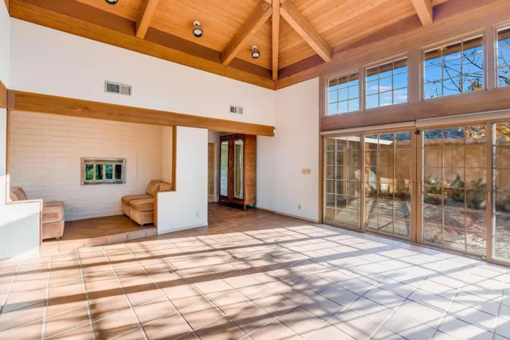 25228 La Loma Drive, Los Altos Hills, California 94022