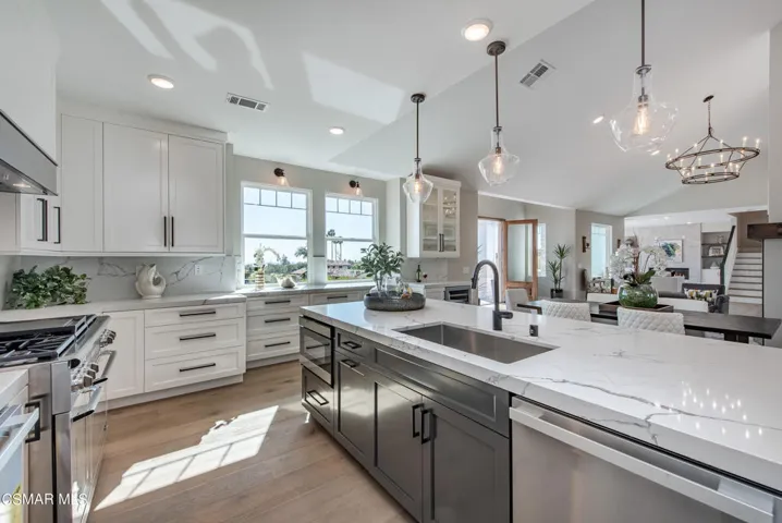 Kitchen Refer towards Windows