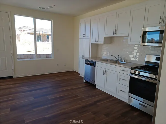 16850 Muscatel, Hesperia, California 92345