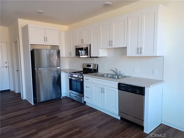 16850 Muscatel, Hesperia, California 92345