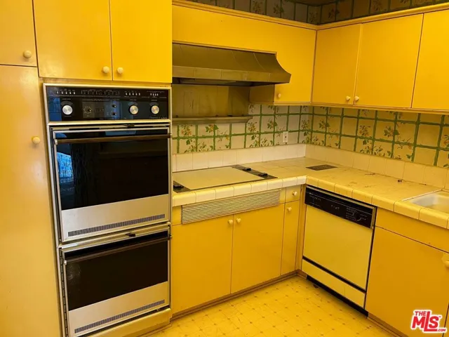 1100 Alta Loma Road 702, West Hollywood, California 90069